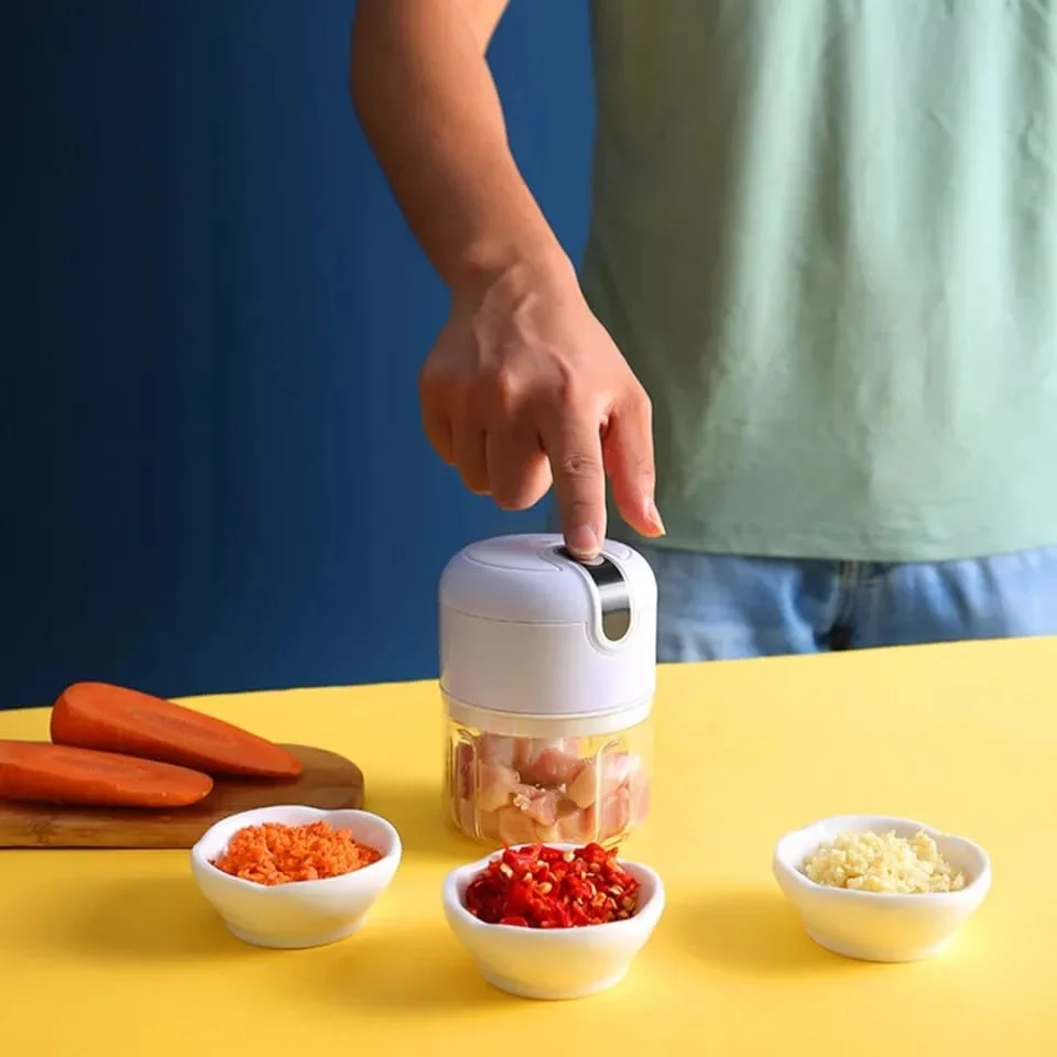 Mini Processador Elétrico de Alimentos Portátil com 3 Lâminas de Aço Inox USB 250ml Bivolt - Melhor Opção